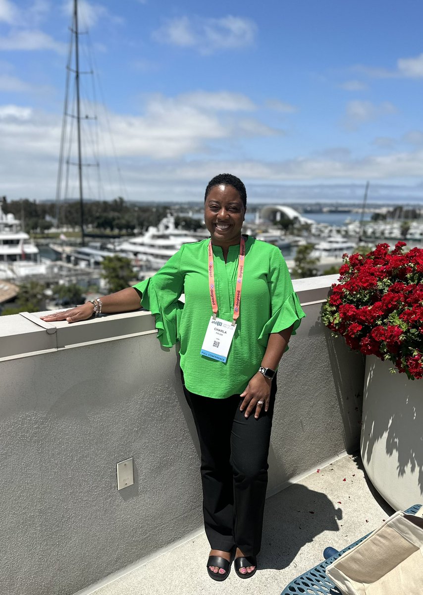 cnfields's tweet photo. I’m enjoying the #ATD23 conference in San Diego so far. Meeting a guru of Evaluation, Dr Kirkpatrick, was a highlight.  I can’t wait to dive into these awesome freebie books. https://t.co/TpykFmJS89