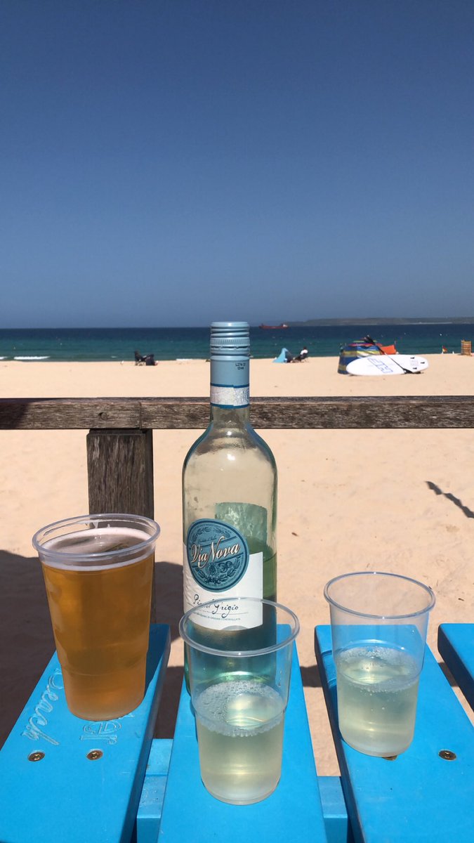 ARoche16's tweet photo. Is there any better place in the country?  Beers down by the beach at St Ives https://t.co/EX2UwMvZaS