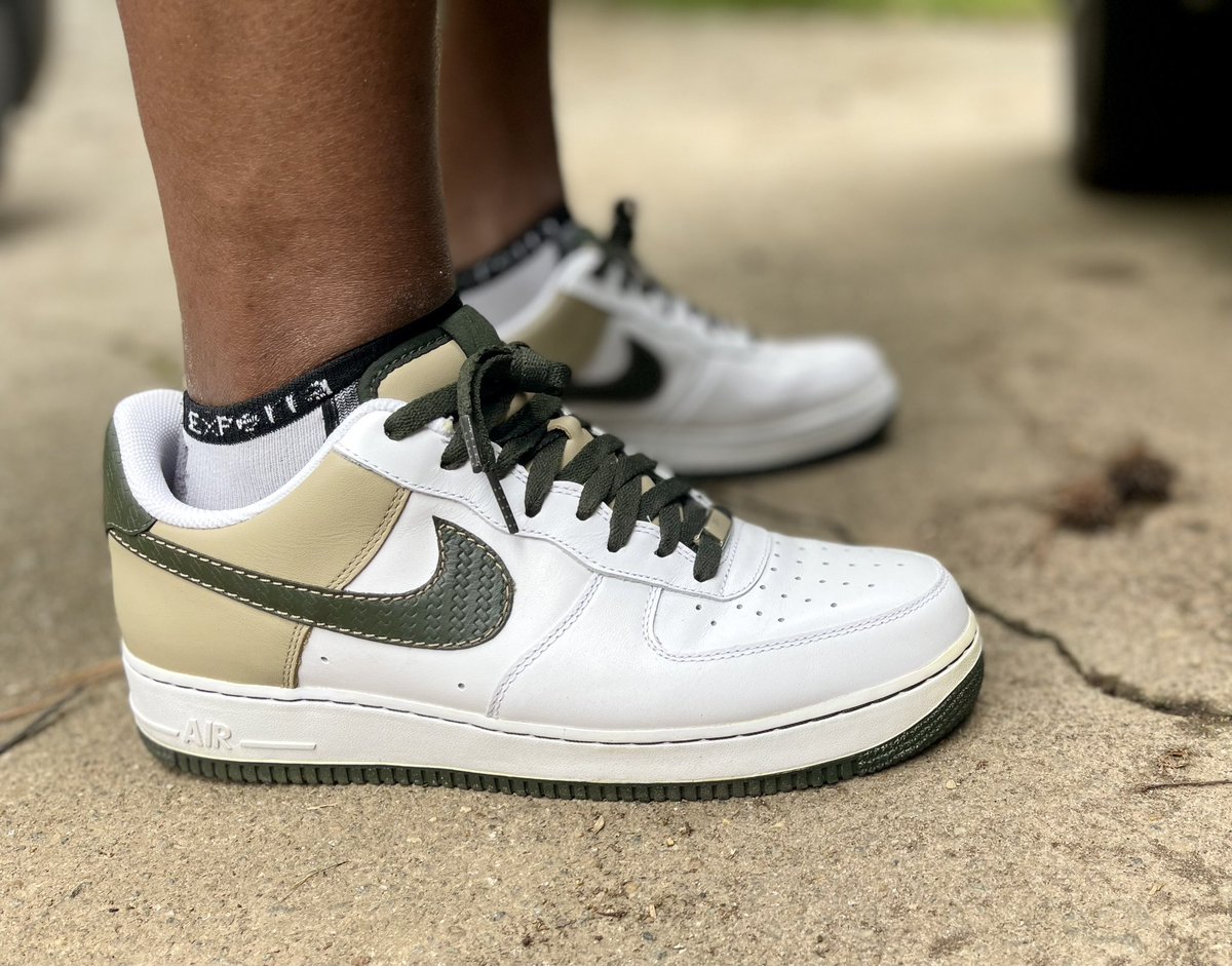 scarterIII's tweet photo. Rolling back in time with this unpredictable weather. #KOTD AF1-82 Dark Army have not wore these in 13+ years 🙃@Jamiersen #AF182 @nikestore
#snkrsliveheatingup #YourSneakersAreDope #snkrskickcheck https://t.co/MOfEsbnlYJ