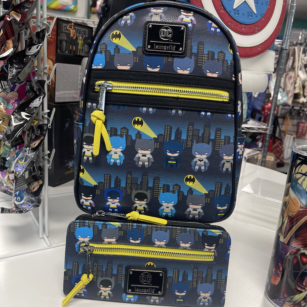 Found this Loungefly Batman hiding in the warehouse. Now in store & online. We’ve got the matching wallet too! (You know who you are 🤭)

#loungefly #loungeflyminibackpack #loungeflycollector #loungeflyaddict #batman #dc #hinesville #fortstewart #supportadream #greenlotusdreams