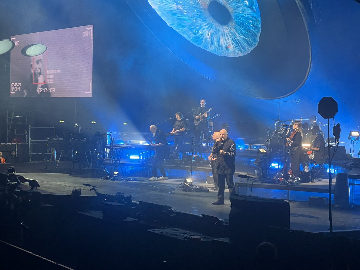 SOTTAS2's tweet photo. Un joli voyage musical dans l’univers de Peter Gabriel. Merci à l’Artiste et tous ses musiciens, notamment au local de l’étape Manu Katché #petergabriel #concert #rock #worldmusic @Accor_Arena #AccorArena #Paris https://t.co/9VyQJXv6XY