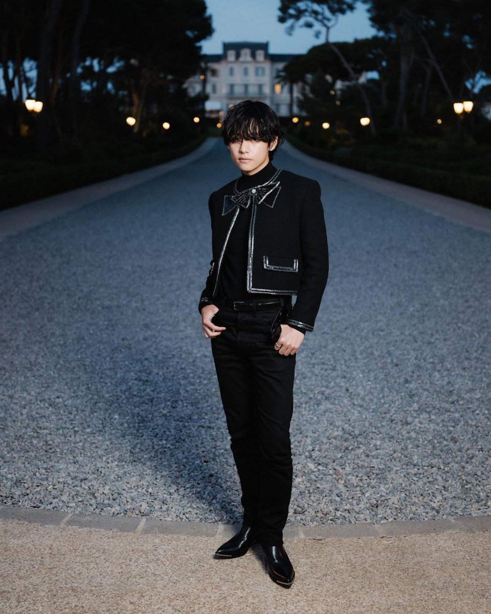 テテユニバース🇯🇵ソジンの家 on Twitter: "🆕 メディア #BTSV がCELINEカンヌ2023ディナーとナオミ・キャンベルの