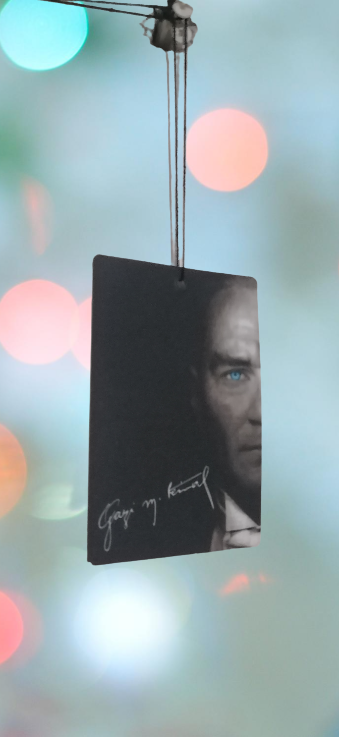 Gazi Mustafa Kemal Atatürk baskılı Oto kokusu. İster arabana ister odana as. 
Türkiye'nin her yerine gönderim.
Kargo ücretsiz. 
Min 100 Adet Sipariş.
7 Gün Kalıcı Koku.

Fiyat bilgisi için İnstagram @fvzcars hesabından bize ulaşabilirsiniz.

#oto #otokokusu #otokoku #cars #parfüm