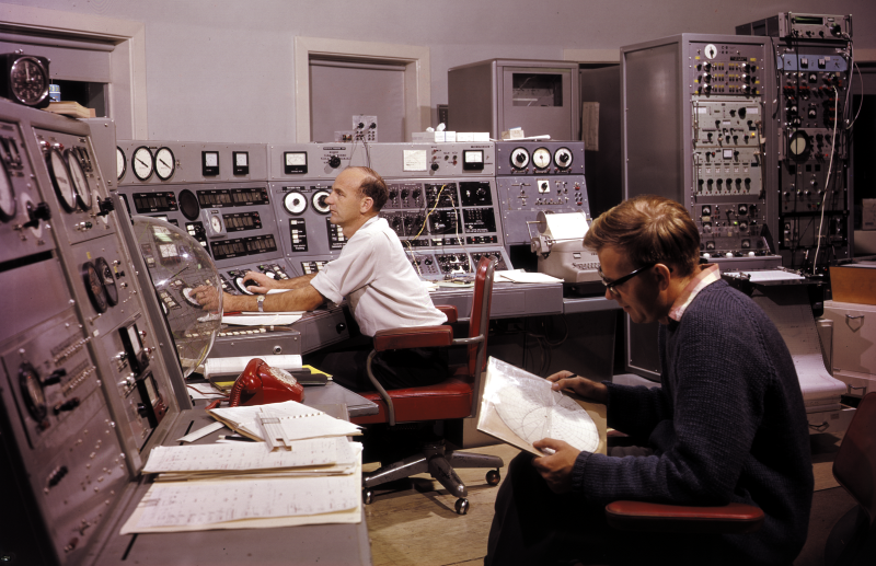 CSIRO_ATNF's tweet photo. #ATNFflashbackFriday The control room of our #Parkes radio telescope, #Murriyang one year before Apollo 11 Moon landing in 1969 https://t.co/ZzF8fOMuCG https://t.co/MI8dN3h18s