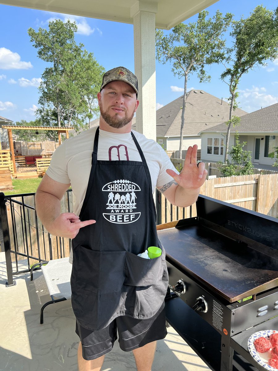 Appreciate @AaronTaylorCFB and @JoeMooreAward for the gear to get me suited  for the @TXSTATEFOOTBALL OL summer BBQ 🔥 #ShreddedBeef #TakeBackTexas