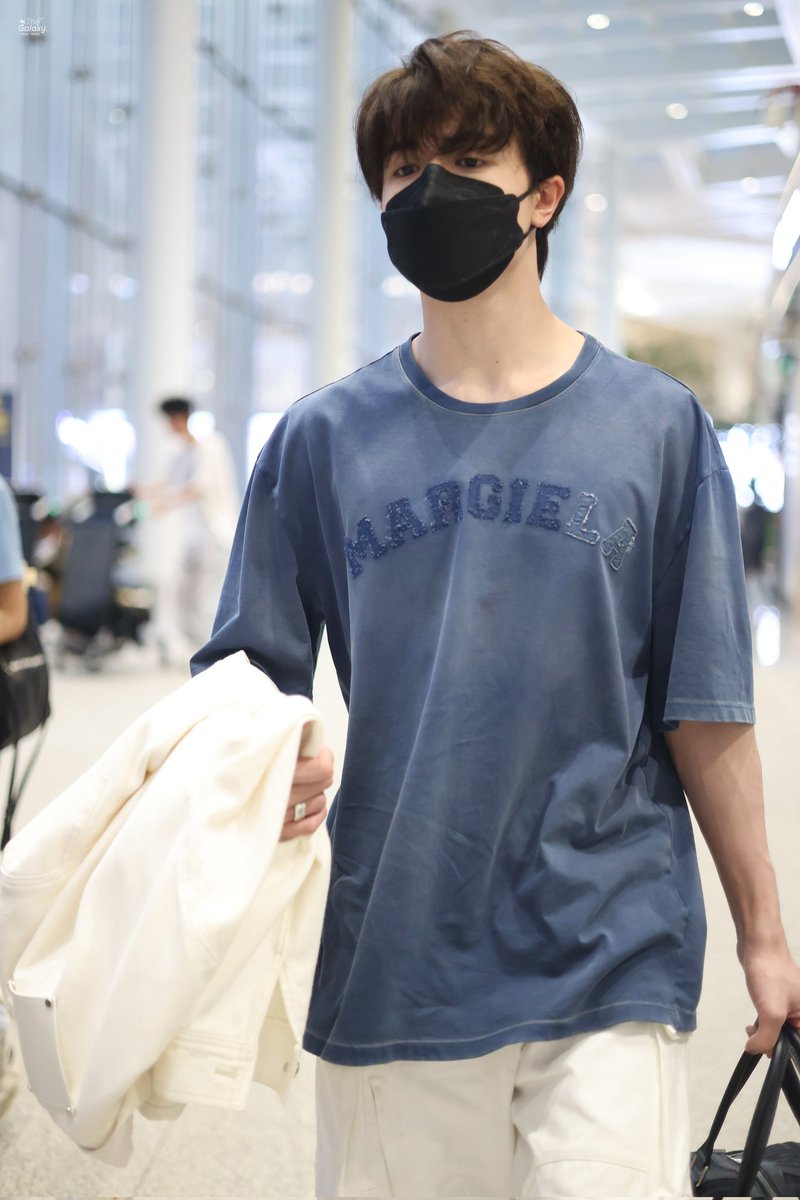 thegalaxy_1020's tweet photo. 230524 HAK✈️
早班机困懵懵兔🐰
@patrick_pppat
#PatrickFinkler
#แพทริค #Patrick #尹浩宇 #Patrick尹浩宇 #เจ้าปลาดาว https://t.co/dd4xblnQUz