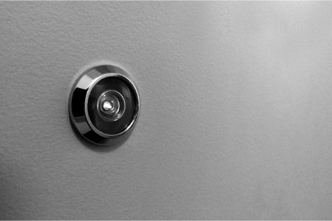 Not sure which peephole #securitycamera is best for your #smarthome? This #techguide can help. cpix.me/a/170144344