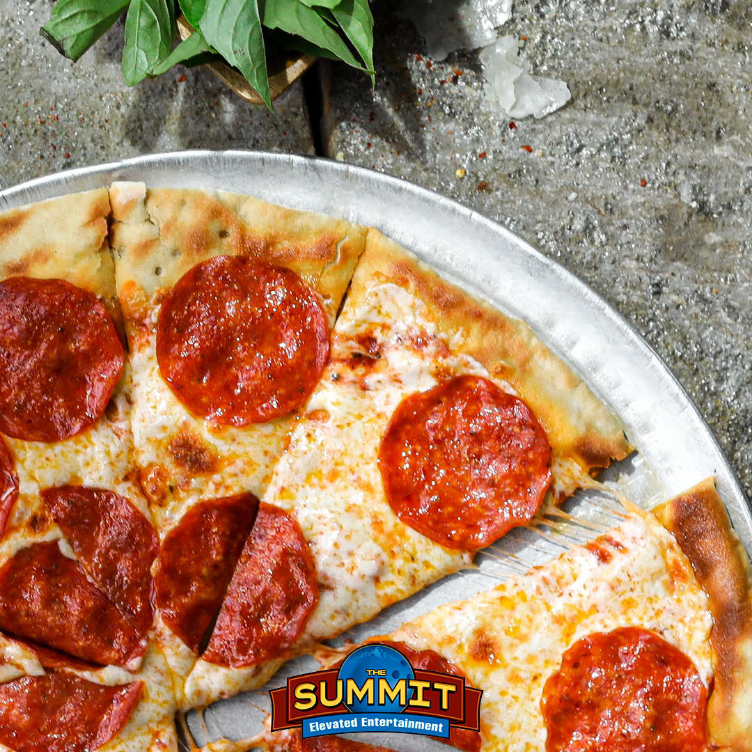 SummitThornton's tweet photo. Who needs Taco Tuesday when you have a delicious pizza like this?

#Pizza #PizzaLovers #ThorntonColorado https://t.co/qyLcBkn9rD