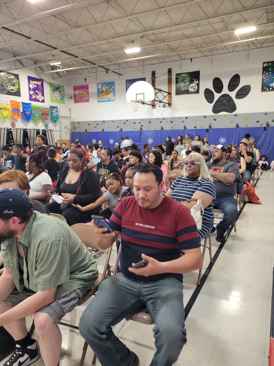 #WestZD6 band is getting ready to play for a packed house of #ZionD6 parents, family, and friends! #FamilyNight <a href="/JedwardsJoseph/">Joseph Edwards</a>