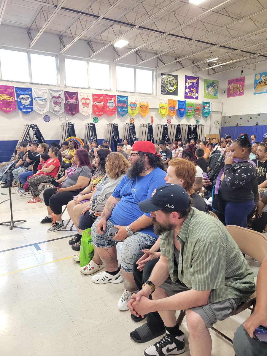 MrMinsley's tweet photo. #WestZD6 band is getting ready to play for a packed house of #ZionD6 parents, family, and friends! #FamilyNight @JedwardsJoseph https://t.co/I4cd8dhcOv