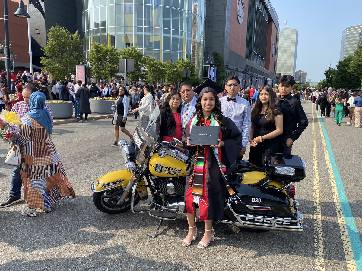montclairstateu's tweet photo. Taking in the moment with families, friends, & loved-ones. β€οΈπ€
#MontclairStateGrad https://t.co/L6CuIbJKfL