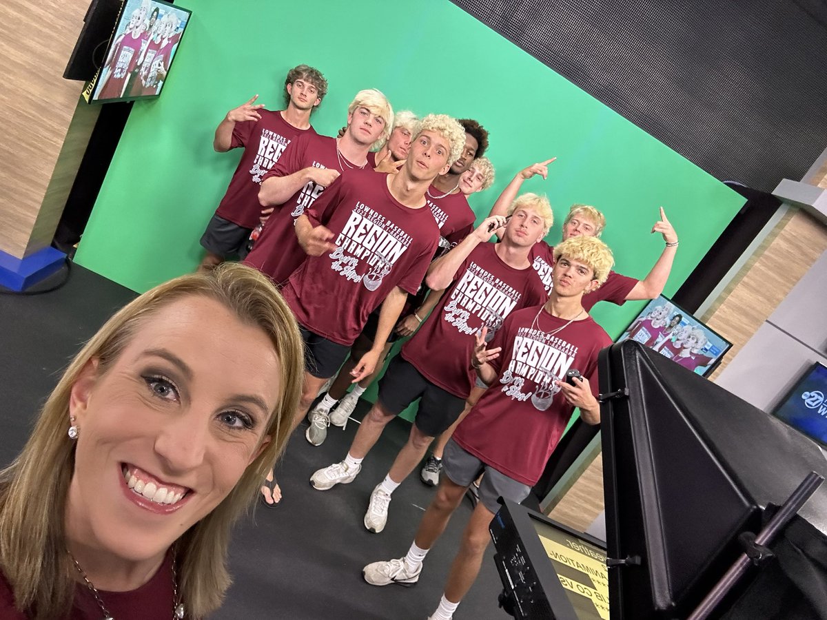 AlisonPosey14's tweet photo. So much fun having the 7A @OfficialGHSA state champion Lowndes baseball team in the house tonight!

Thanks for stopping by guys, and congrats! https://t.co/JMFR4lYUBm