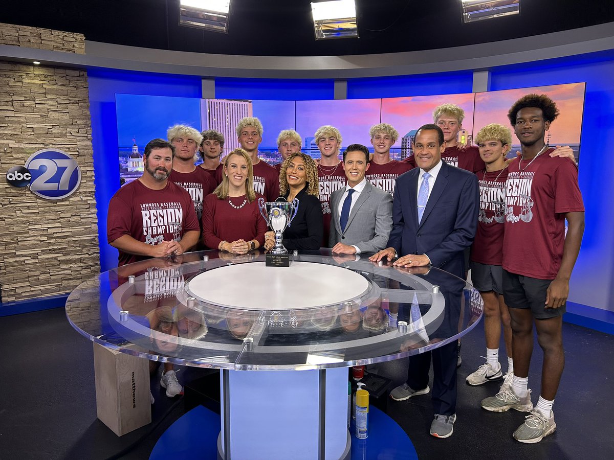 AlisonPosey14's tweet photo. So much fun having the 7A @OfficialGHSA state champion Lowndes baseball team in the house tonight!

Thanks for stopping by guys, and congrats! https://t.co/JMFR4lYUBm
