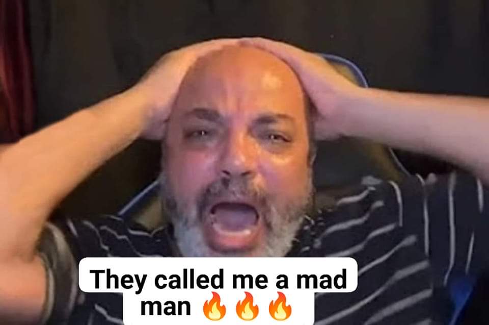 رونالدو بعد ما جاب جول في من شوية سجد وهو بيحتفل 

الواد الي بينزل فيديوهات دخول رونالدو الاسلام ع اليوتيوب من 2009 :