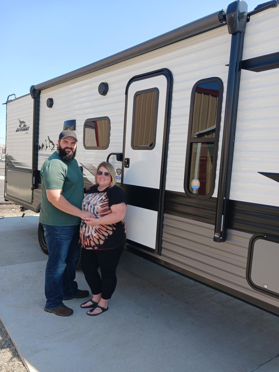 CanopyCountryRV's tweet photo. Congratulations 🤩 to the Rehfield Family for their purchase of a New Jayco JAYFLIGHT 224BHW trailer. Tyler &amp; Chelsie will be making some great “Family Memories” this summer. Thank you &amp; welcome to the #canopycountryrvfamily! 🙏👍😃

#rvlife #gorving #LetsJayco #jaycorv https://t.co/bAIoh7gDrG