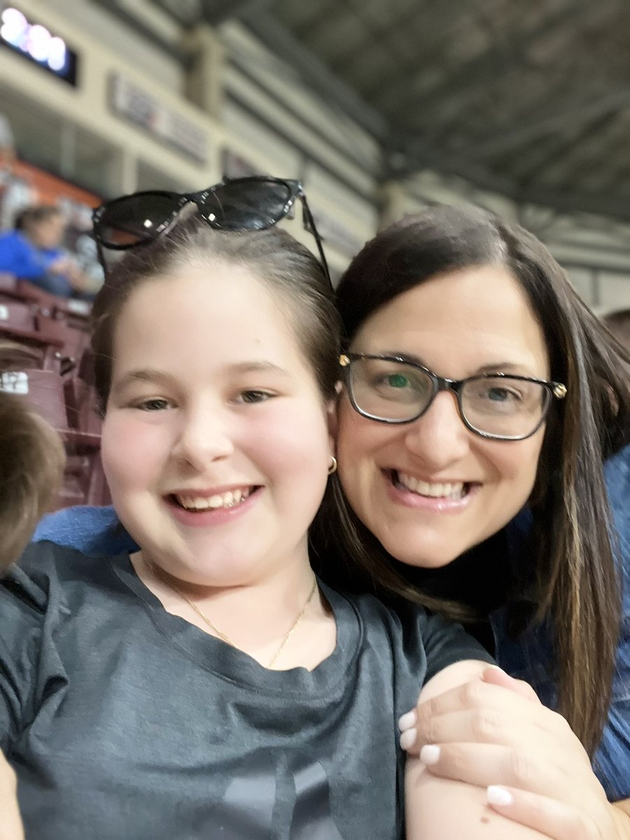 The @wfcucentre is filling in for @WindsorExpress Game 3 of the FINALS🏀🔥!!

Reppin’ @WaveDirectHQ with family and friends tonight and manifesting a win 🙏!!

Legggggo #ExpressNation 🚂 #YQG