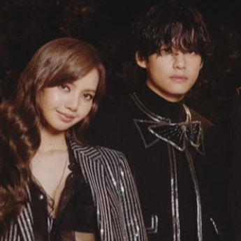 VANTSOPE's tweet photo. Im loving this Tae and Lisa interactions https://t.co/nrnpro2wzn