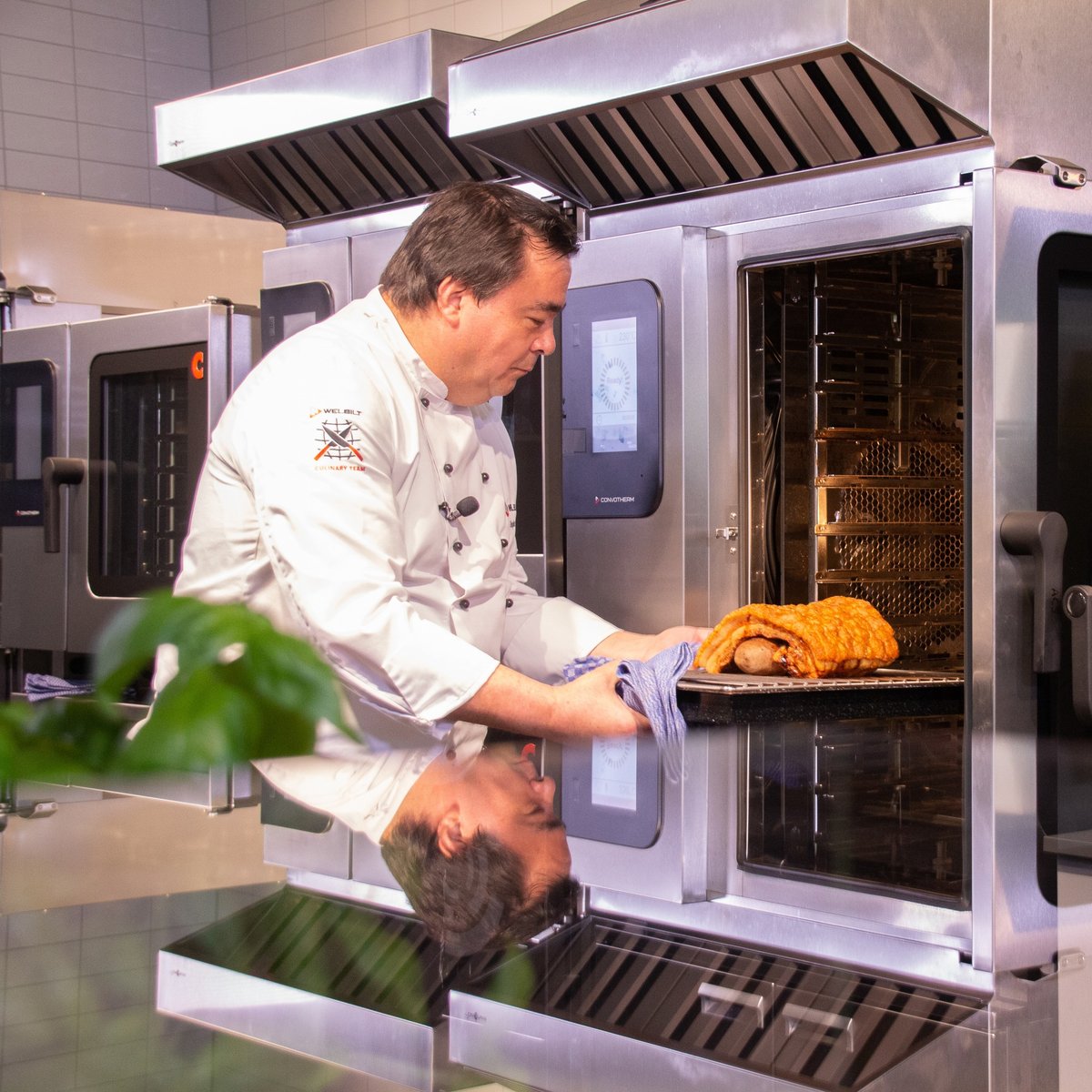 Perfect pork crackling is easy with  #Convotherm Maxx's Climate Management System.👍
👉HumidityPro 👉Crisp&amp;Tasty
Convotherm maxx #combioven -  ready for everything!
ow.ly/LXCO50OjWQh
#combisteamer #restaurantindustry #commercialkitchen #professionalkitchen