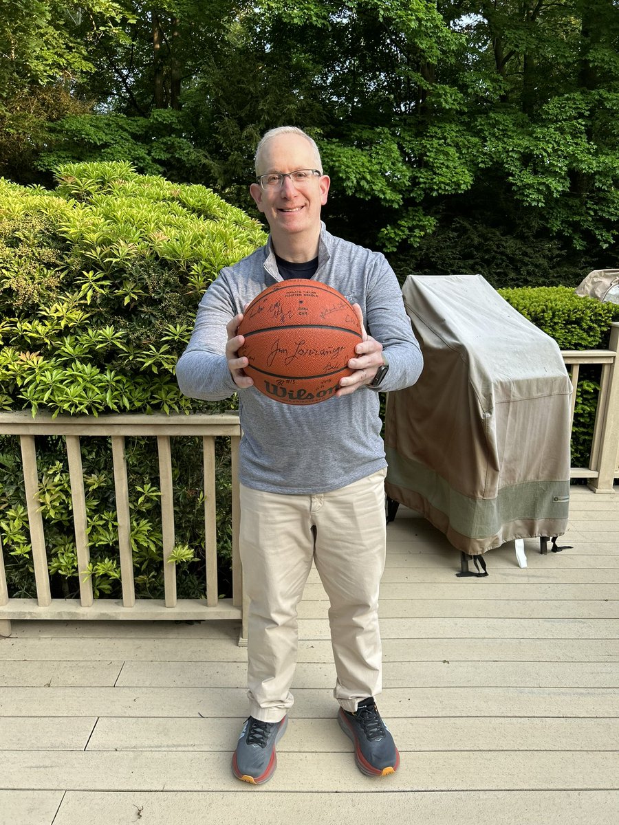 strauzer's tweet image. The perfect birthday gift from my family! @CanesHoops ball signed by the #FinalFour2023  squad!