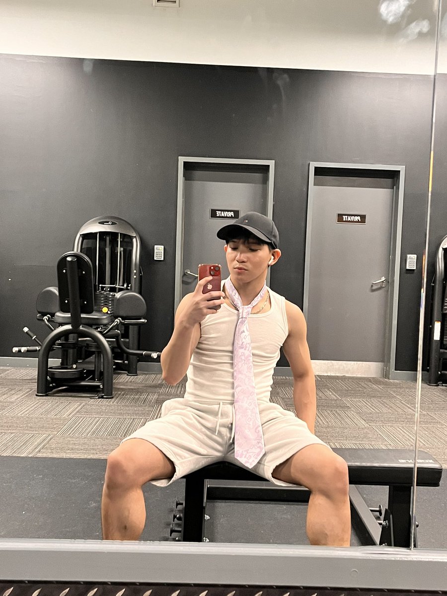 jaydee0129's tweet photo. tie??? 😏 
#gym #fitness #gymbros #teengay #gayteen https://t.co/k33DkXEqBY