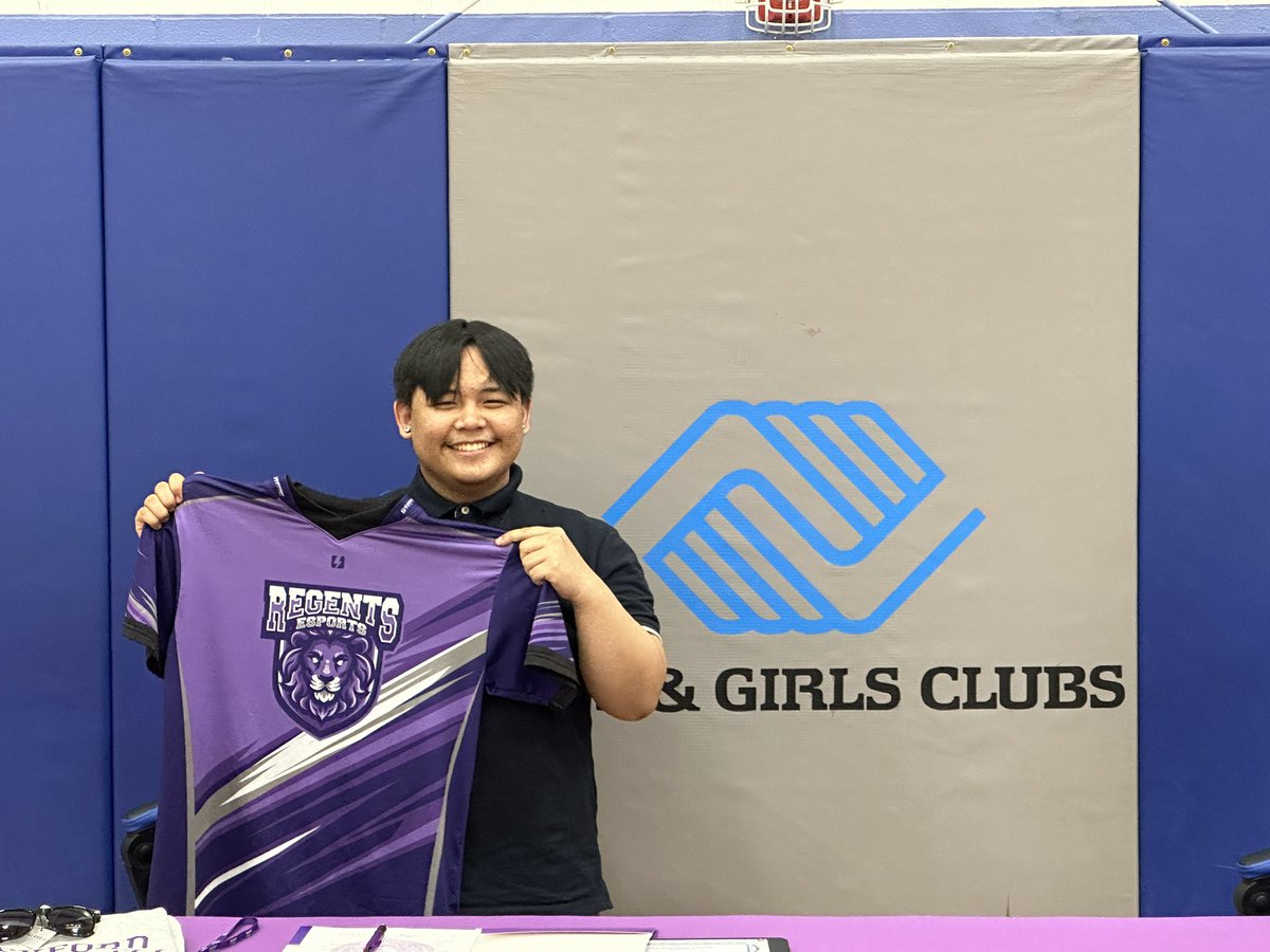 👑🦁 Welcome Jeremeh! 🦁👑

Today <a href="/Regents_eSports/">Regents Esports</a> welcomed Jeremeh to <a href="/RockfordUniv/">Rockford University</a> by signing his official scholarship offer and contract! Jeremeh will be competing on our #Valorant team this coming fall. Welcome and congratulations Jeremeh! 

#RegentsReign 🦁👑
<a href="/CarlsonBGCR/">The Carlson Boys and Girls Club of Rockford, IL</a>