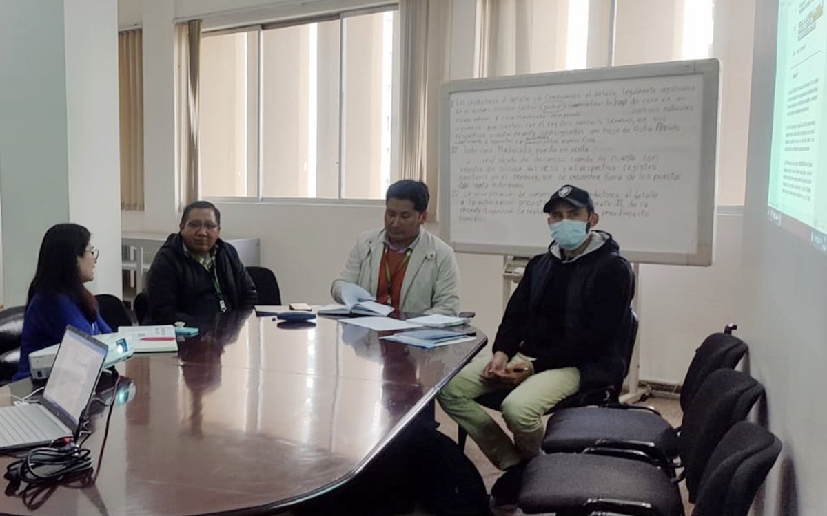 arlemlovera82's tweet photo. Hoy, sostuvimos una reunión de coordinación para la realización del Primer Seminario Nacional de Socialización de Normativas Interinstitucionales, con la finalidad de promover y revalorizar nuestra sagrada hoja de #coca. 
#ArlemLovera
#VCDI
#DIGCOIN
#EstamosSaliendoAdelante https://t.co/OWx5XnyQg9