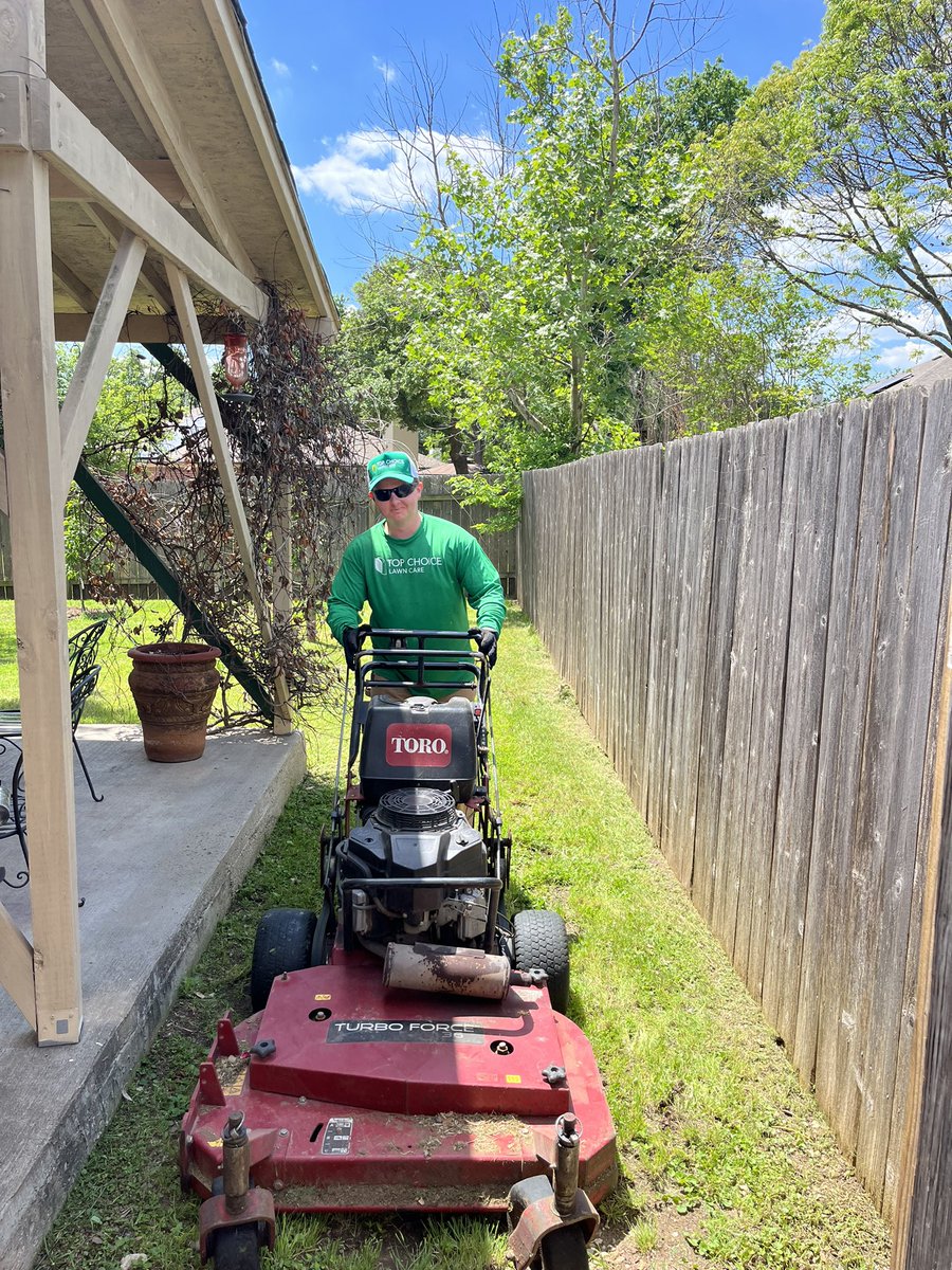 24 years old? What next?

Google 
-75k marketing job. 
-report to mid level manager 
-no reports
-snacks 

SMB 
-55k “get sh*t done guy” 
-Be invaluable
-3 years and &amp; youre #4 in the company. 
-Opportunity and experience. You can quickly outrun a big company. 
-no snacks