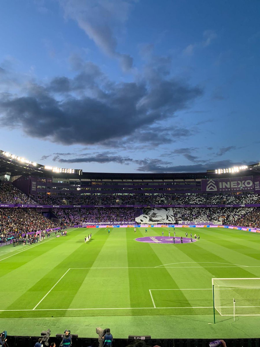 "Anteponía al espectáculo el triunfo de mi equipo... el Real Valladolid."
Miguel Delibes 
Siempre por y para Valladolid.