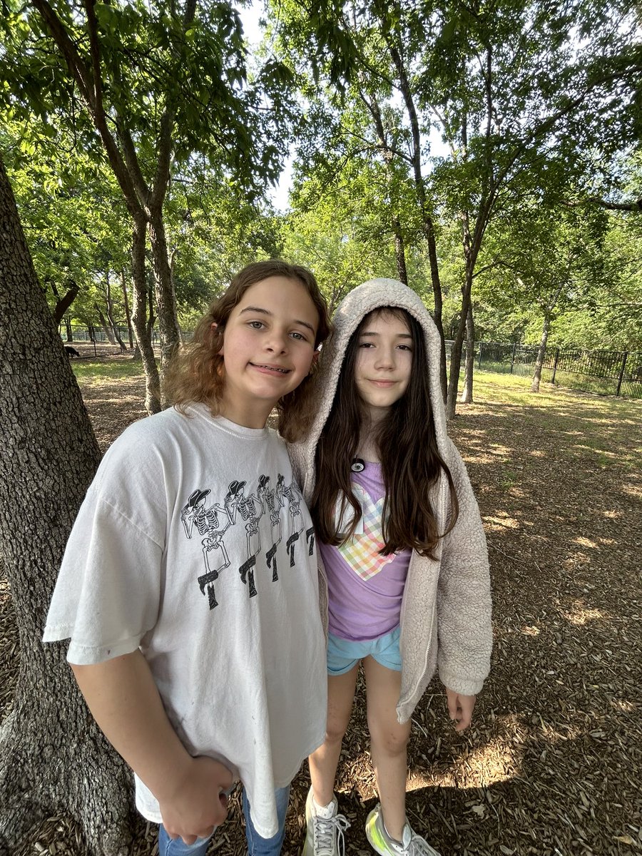 MrsCalvinEIS's tweet photo. Yappy hour with two sweet girls and three sweet pups. Such a fun fund-a-need experience! @EubanksDragons @eispto @ms_lrod https://t.co/we39RDV8Mv