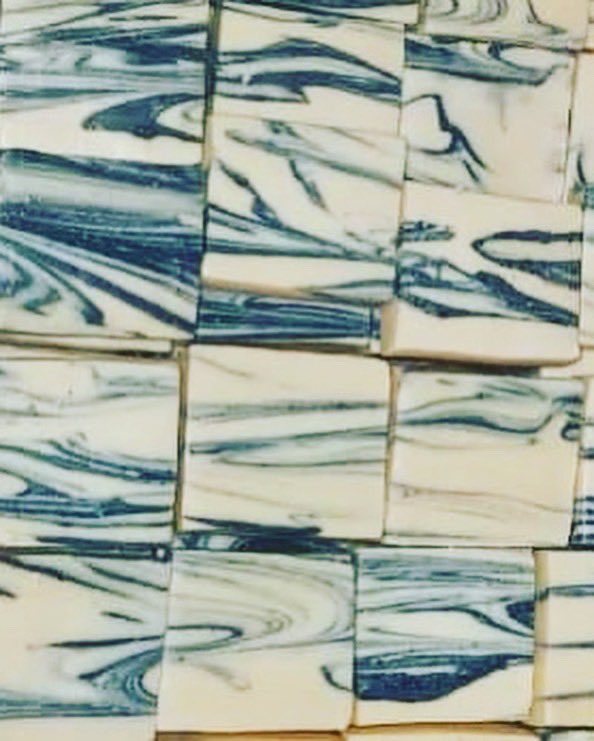 ZuboTrust's tweet photo. The power of teamwork. Check out these pieces produced in the Zambezi valley. 

#naturalisthewaytogo #💯natural-soap #kindtotheskin #skincare #skincareroutine #binga #hospitailtyclients #happyclients #bingatobulawayo https://t.co/OCuZ9hNiNr