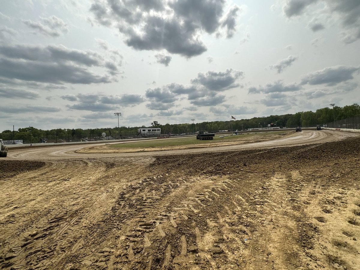 BrentLarsonB1's tweet photo. We are at the Stateline Speedway in Busti, NY for the “Stateline Showdown” with the Case Construction @WoOLateModels this evening! Wish us luck! If you can’t be here in person make sure to check out Dirtvision!

#Motul #Motuloil #CMRRoofing @MotulUSA @cmrroof https://t.co/j4c2K5gEuT