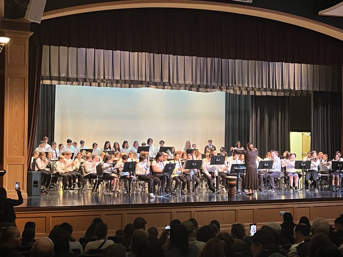 WH_Super's tweet photo. WMS/HMS with Conley and Duval bands starting off a great night of 🎵@gmferrojr @WilliamTranter2 @principalWMS https://t.co/kArhvVXJ8F
