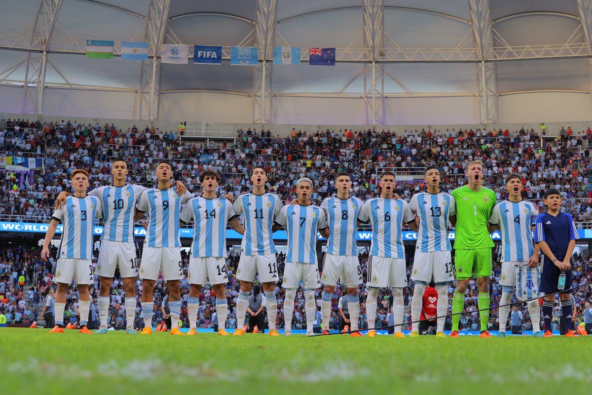 tapiachiqui's tweet photo. Nueva victoria de la sub 20 en casa ante una multitud, que acompaña a estos pibes, que dejan todo por la selección argentina.

Vamos bien. Seguimos más unidos que nunca 🇦🇷 https://t.co/XpFfmtRFa0