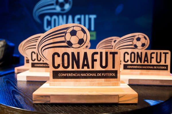 🎖️ O Esquadrão foi indicado ao Prêmio <a href="/conafut/">CONAFUT</a> (Conferência Nacional do Futebol) na categoria Melhor Trabalho de Diversidade e Inclusão. O evento acontecerá no próximo mês, em SP, e você pode votar aqui ➡ conafut.com.br/premiacao #BahiaÉOMundo