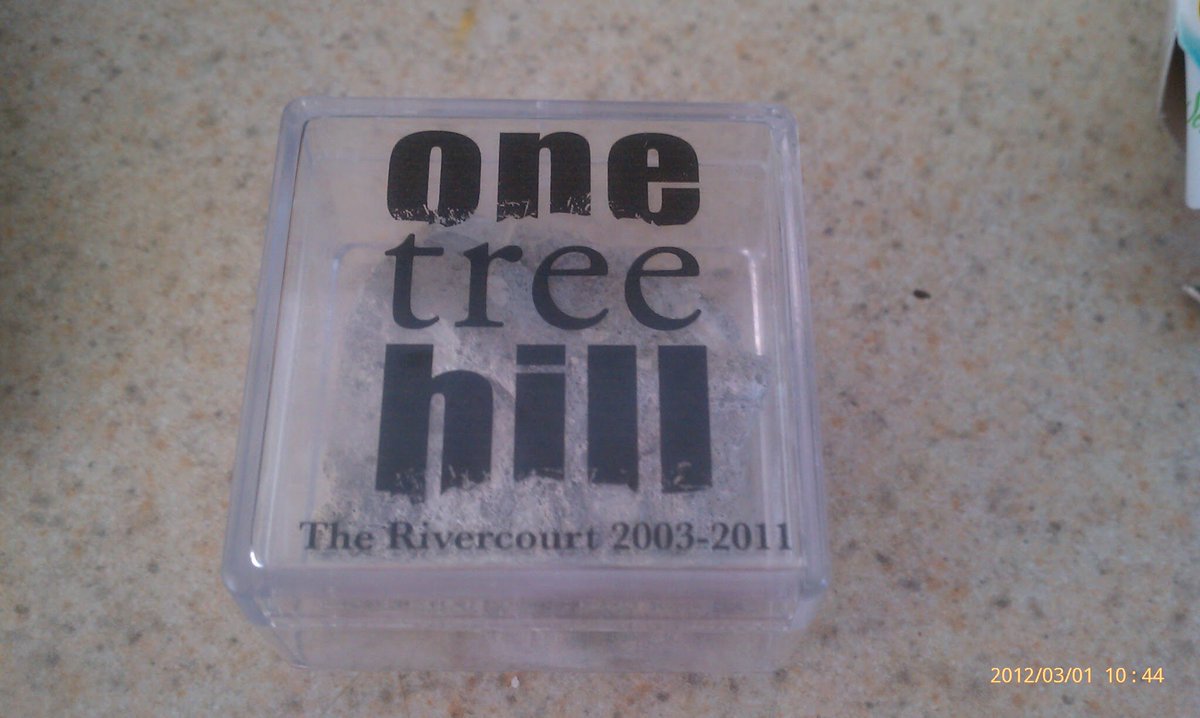 Itsan_OTH_World's tweet photo. #DramaQueensOTH @SophiaBush @HilarieBurton I found a pic of my piece of the #RivercourtOTH 

Not sure where it is, but I know it’s somewhere in my storage. https://t.co/5ROhj1q3yX
