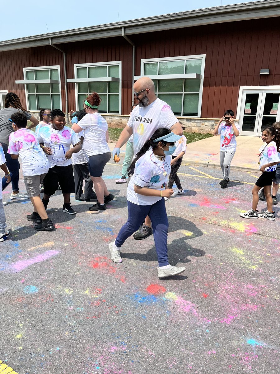 CESkg_FTPS's tweet photo. Today CES students participated in the second annual PBS Fun Run! Thank you to all volunteers who helped make this day possible! @Claremont_PTO @Rivera_CES_FTPS @JSolomonVP_FTPS @LFriedman_FTPS https://t.co/CscFSRcnoc