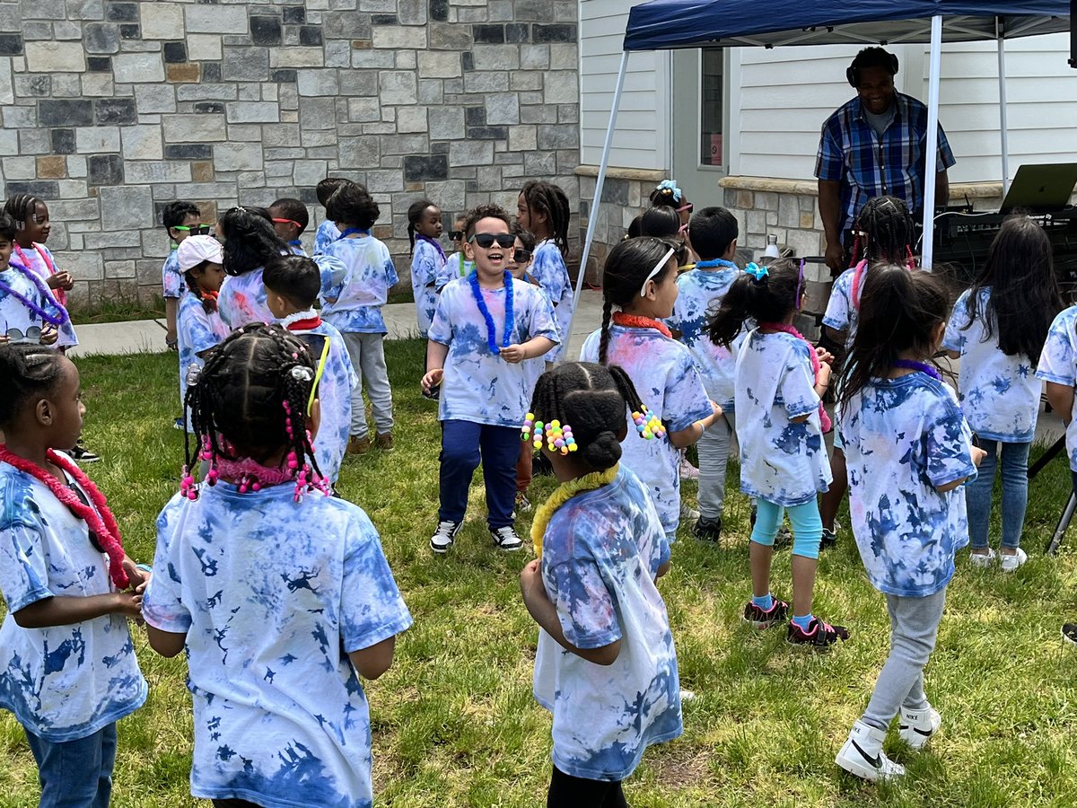 CESkg_FTPS's tweet photo. Today CES students participated in the second annual PBS Fun Run! Thank you to all volunteers who helped make this day possible! @Claremont_PTO @Rivera_CES_FTPS @JSolomonVP_FTPS @LFriedman_FTPS https://t.co/CscFSRcnoc