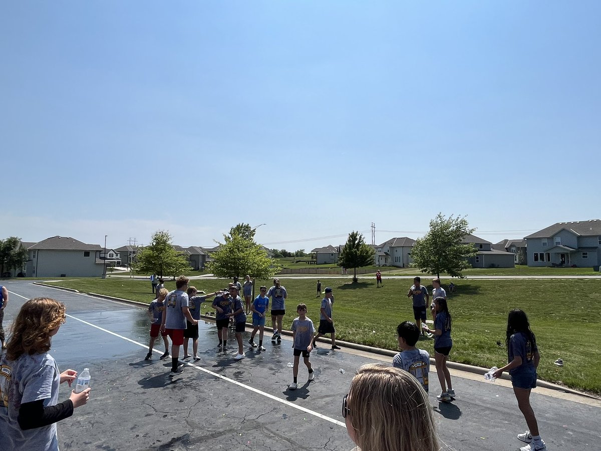 Started our morning with The Show and ended the day with the 5th grade celebration! #BEBulldogs