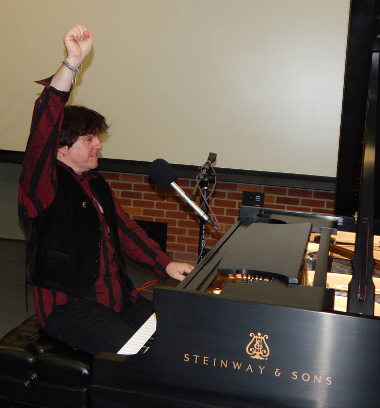 Tonight on Homegrown Music, 2015 session by singer-songwriter-pianist Bob Malone bobmalone.com 9 PM.  wvia.org/radio
And don't forget tomorrow @ 8 PM, the live HGM concert with Alan Walker and Dustin Douglas &amp; Electric Gentlemen. wvia.org/events