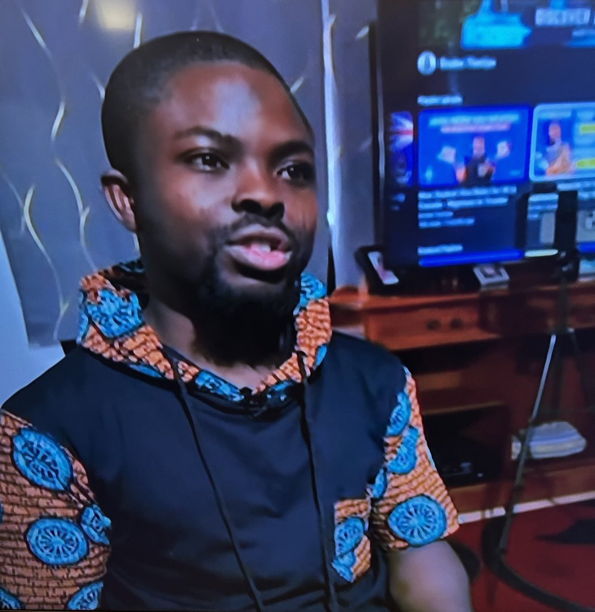 An amateur YouTuber from Tamale, Ghana named Emdee Kwame Tiamiyu told the BBC, in an interview that ALL Nigerians moving to the UK via Student visa are not interested in studying. That student visas are used by 🇳🇬s to get away from poverty #UKStudentVisa #Tiamiyu #BBC