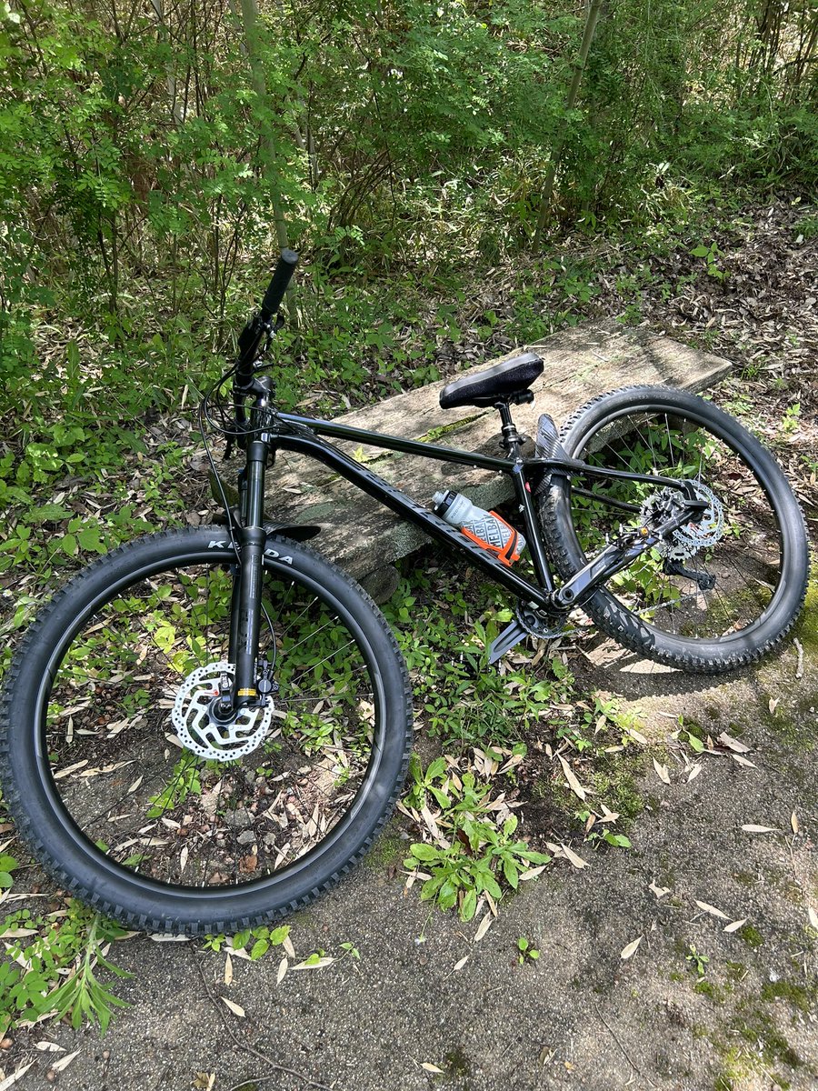 HISAoutdoors's tweet photo. 最近MTBに興味持ち購入しました😁
#MTB
#MERIDATrail400 https://t.co/dB6SGB3pzs