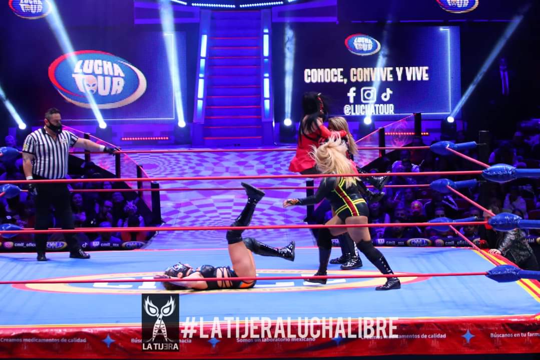 LaTijeraLucha's tweet photo. En un duelo en relevos sencillos de #AmazonasDelCMLL, el triunfo es para la dupla ruda de experiencia de #Amapola y #Tiffany, quienes supieron capitalizar los errores de #Maligna y #Sanely; dejando en claro su calidad y fuerza en la #MonumentalArenaMexico...
#latijeraluchalibre https://t.co/703rBukOGp