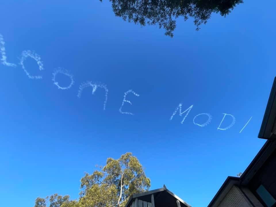 i_inspiration's tweet photo. @richaanirudh 🔥🔥🔥burning , smoke everywhere 🔥🔥take a look at the the sky of Sydney Australia when Modiji visited. Hope this will help in intense burning https://t.co/LEidSCvvUW