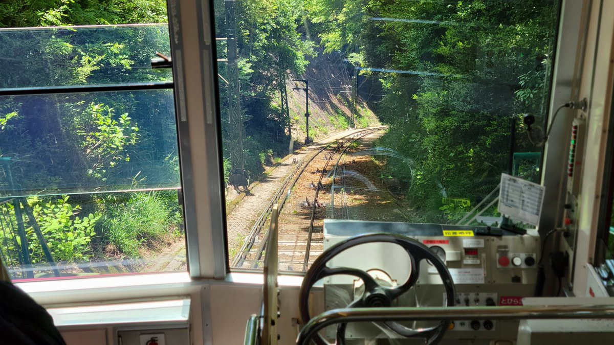 hagihara1928's tweet photo. 会議室でもない。会社でもない。今日は山の上で会議です⛰️普段とは違う環境で、テントを張ってどんなアイデアが出るのか？楽しみですね！さぁ、出発です！ #摩耶山 #monte702 #work702 #萩原珈琲 https://t.co/Pmnd1O3usP