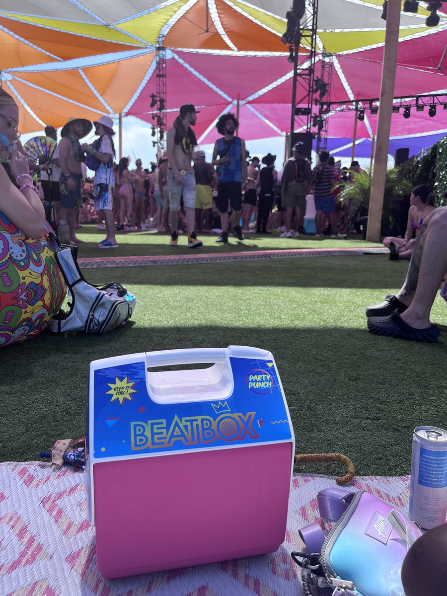 evolvingsav's tweet image. Week dump from camp EDC - drinks with #beatboxfam @BeatboxBevs  #weekenddump