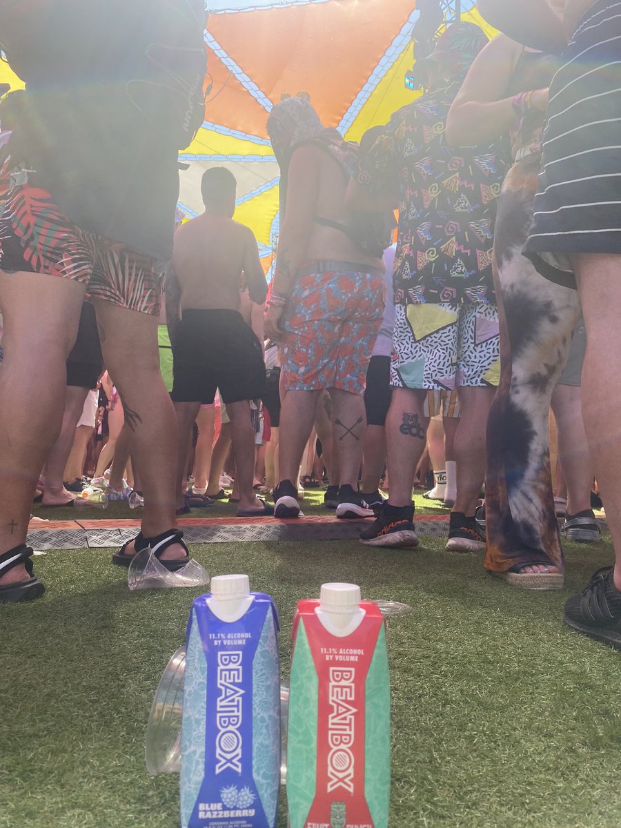 evolvingsav's tweet image. Week dump from camp EDC - drinks with #beatboxfam @BeatboxBevs  #weekenddump