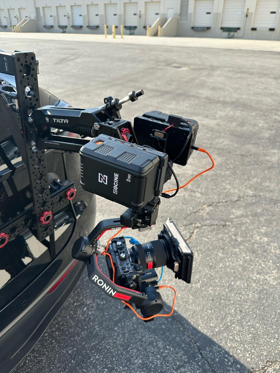 ZGCINE_Global's tweet photo. ZG-S150 V-Mount Battery + tiltamax Hydra Alien Car Mounting System,Got some epic, ultra smooth shots coming... 🎥🎥
#zgcine #zgcinevmount #vmountbattery #vlockbattery #camerabattery #cinebattery #sonyfx30 #filmmaking #filmphotography #djironin #hydraalien #carmount https://t.co/qMy4vPJ7Gr