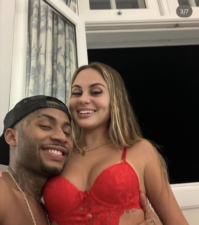 orochi tirando foto sem óculos e sorrindo, esse é o efeito Lara jucah no nego 😭 amo dmss