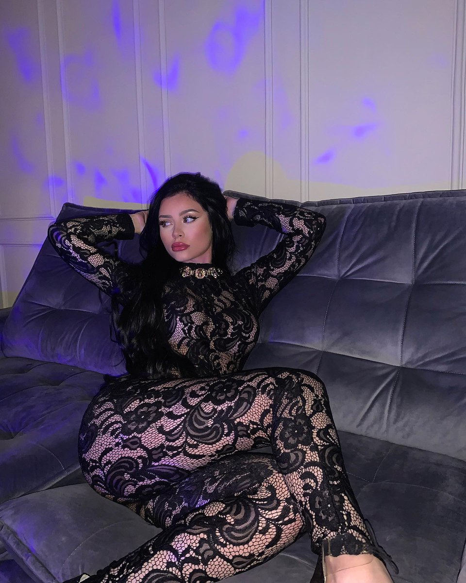 httpskiyok's tweet image. la morena 🥵