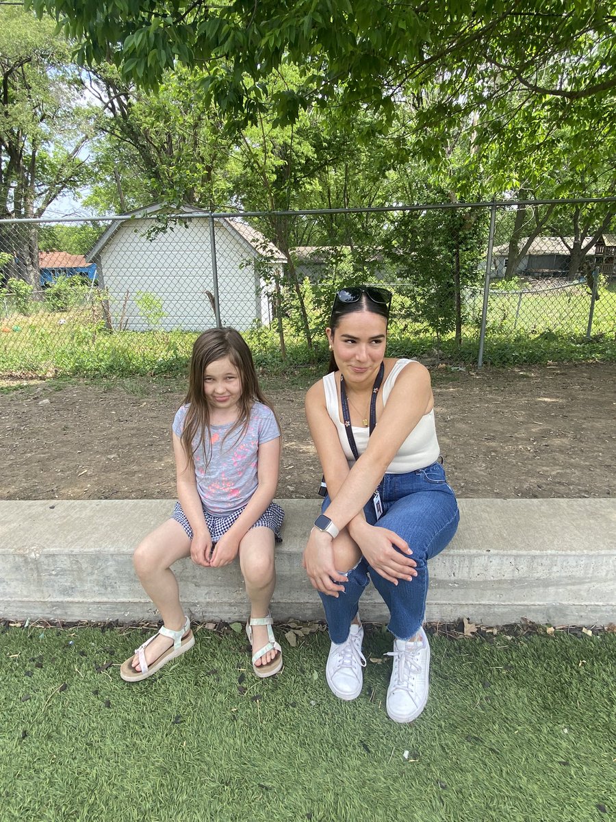 amycur's tweet photo. My last day at Nieman and my last day being a teacher was bittersweet. I will miss my kiddos so much! ✈️ Off to KY I go! https://t.co/VzxdpNT0t6